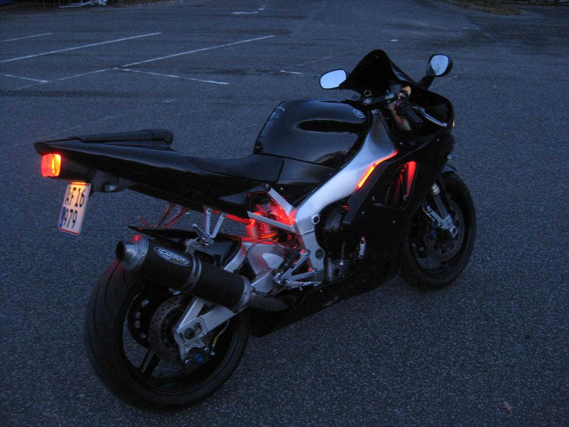 Yamaha yzf r1     SOLGT billede 1