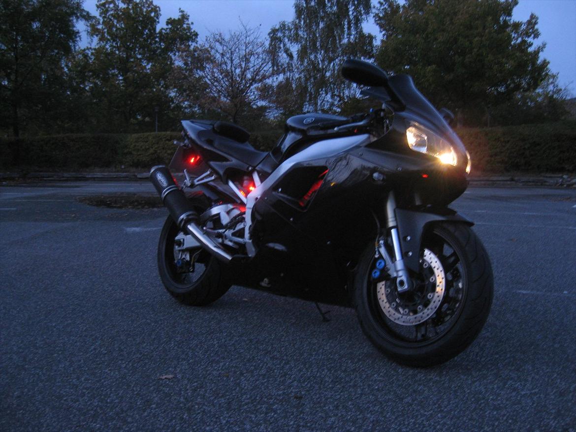 Yamaha yzf r1     SOLGT billede 10