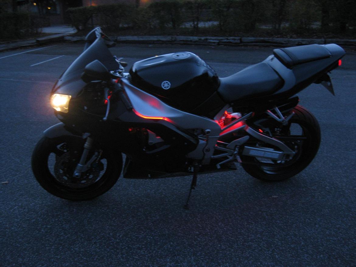 Yamaha yzf r1     SOLGT billede 12