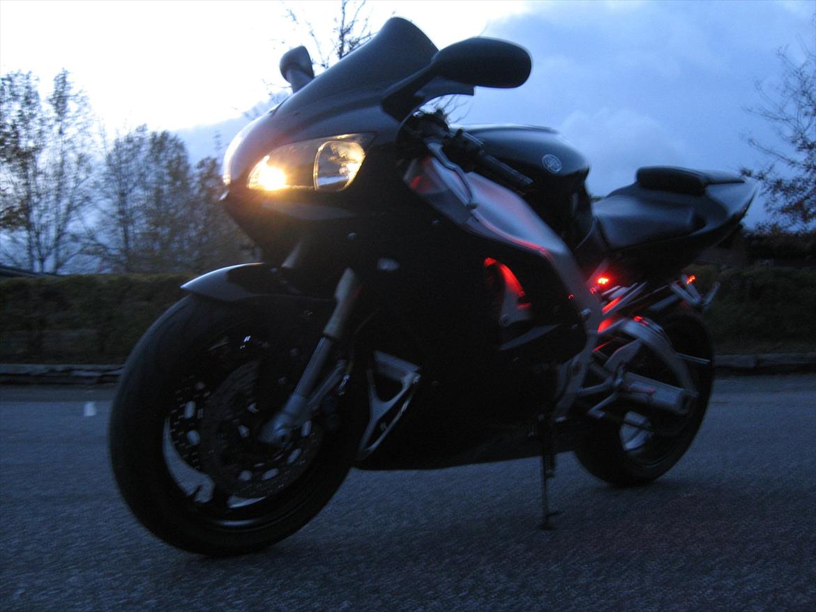 Yamaha yzf r1     SOLGT billede 13