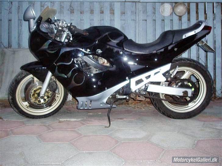 Suzuki GSX600FP K1 billede 4