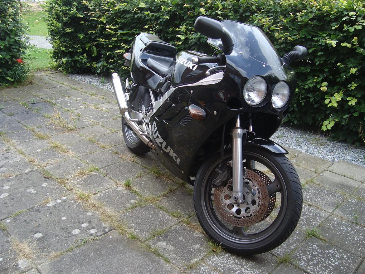 Suzuki GSXR 400 R (GK73A) *Solgt* billede 3