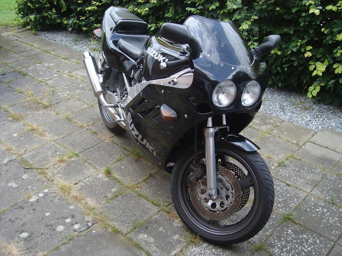 Suzuki GSXR 400 R (GK73A) *Solgt* billede 6