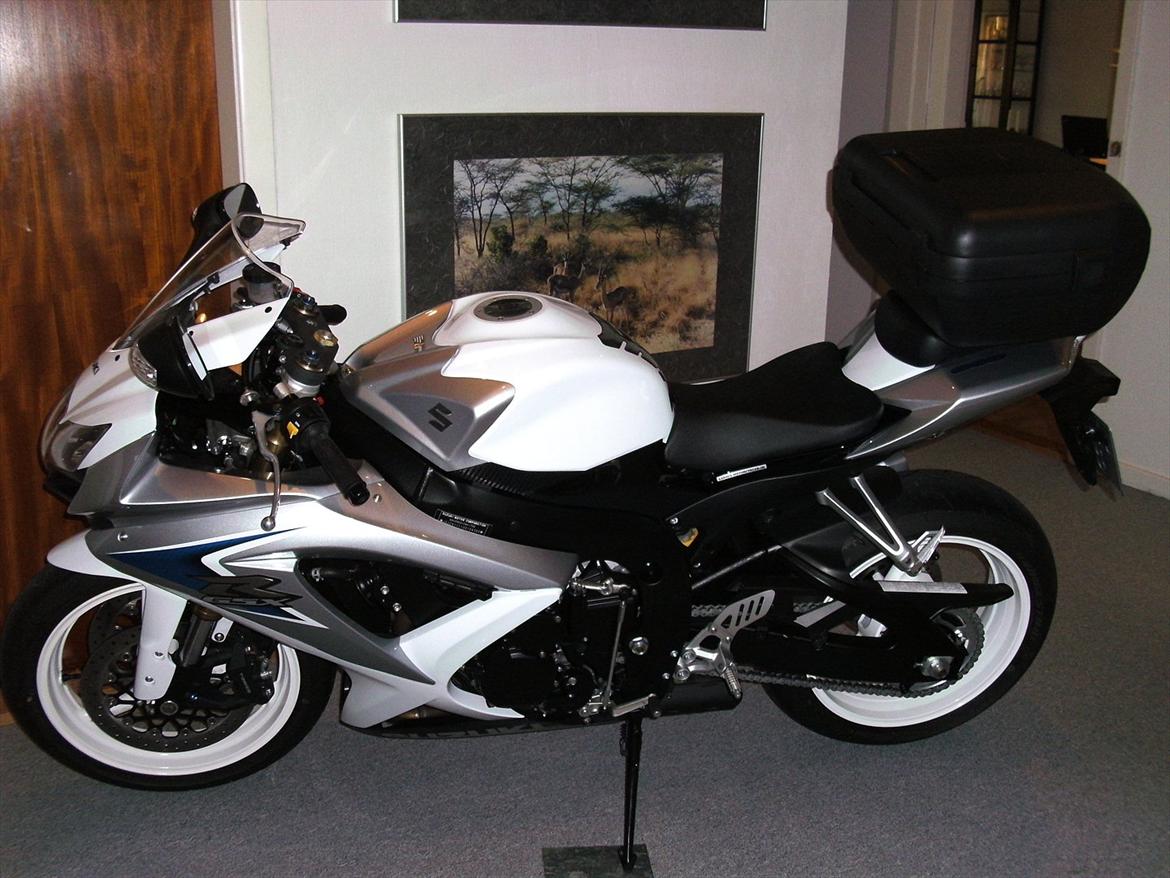 Suzuki GSXR 600 K8  --> Solgt - Mit hjemmelavet topboks løsning. Se evt fotoalbum for howto.. billede 18