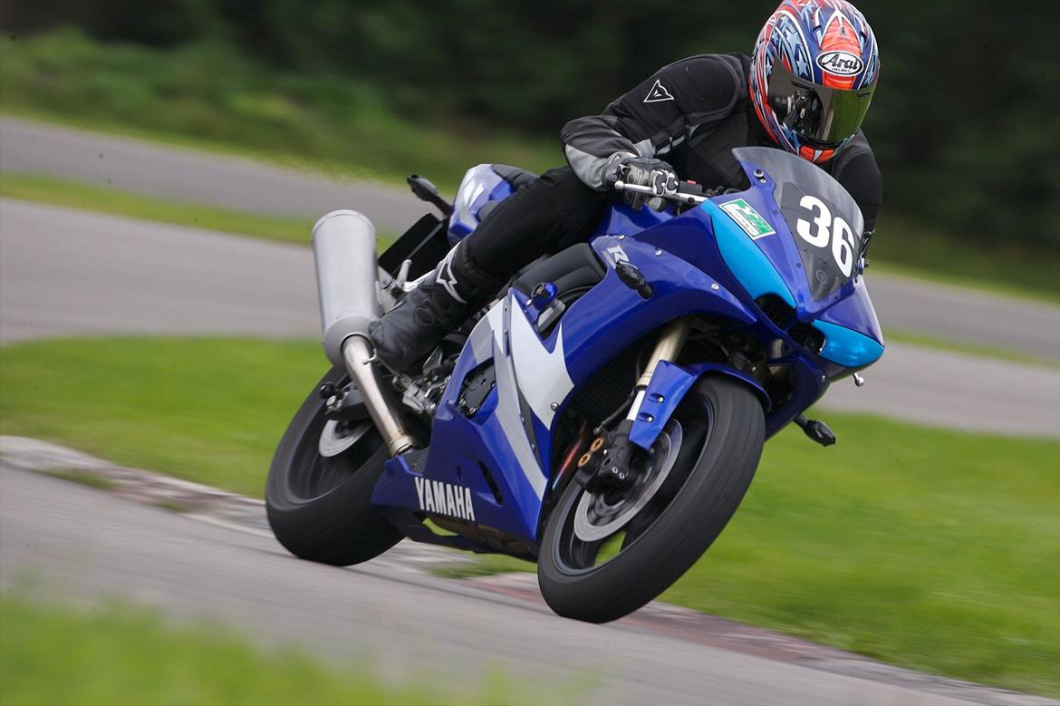 Yamaha R6 billede 2