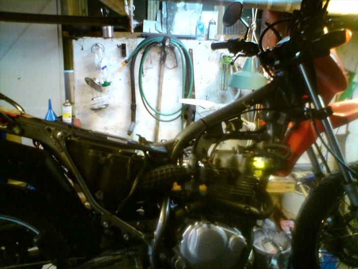 Honda XR 125 L - mont. ny gas kabel billede 2