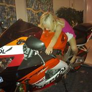 Honda cbr 900rr repsol