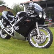 Suzuki GSX R 400 R