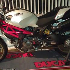 Ducati Monster 1100 S
