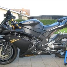 Yamaha YZFR1