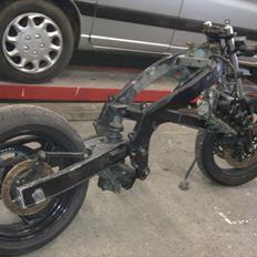 Kawasaki zzr 600 streetfighter