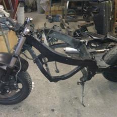 Kawasaki zzr 600 streetfighter