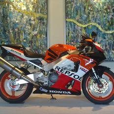 Honda cbr 900rr repsol