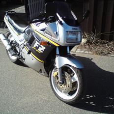 Yamaha FZ 750 Genesis