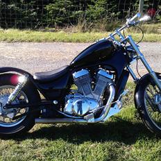 Suzuki Intruder VS 750