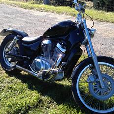 Suzuki Intruder VS 750