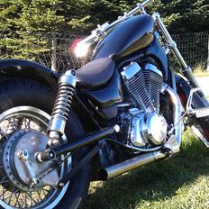 Suzuki Intruder VS 750