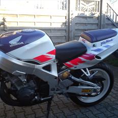 Honda cbr 900rr fireblade sc28