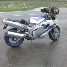 Yamaha FZR