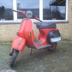 Vespa P200E