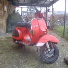 Vespa P200E