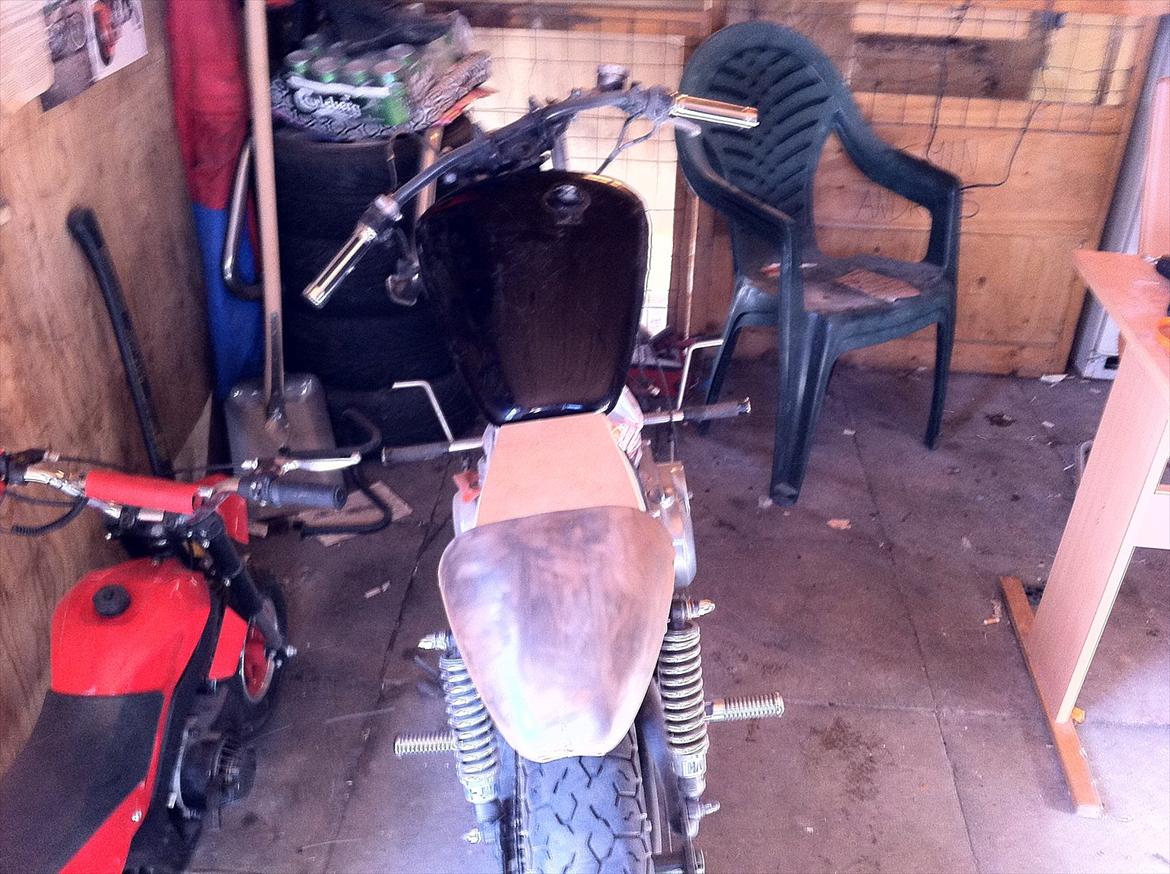 Suzuki GS 400 Bobber billede 2