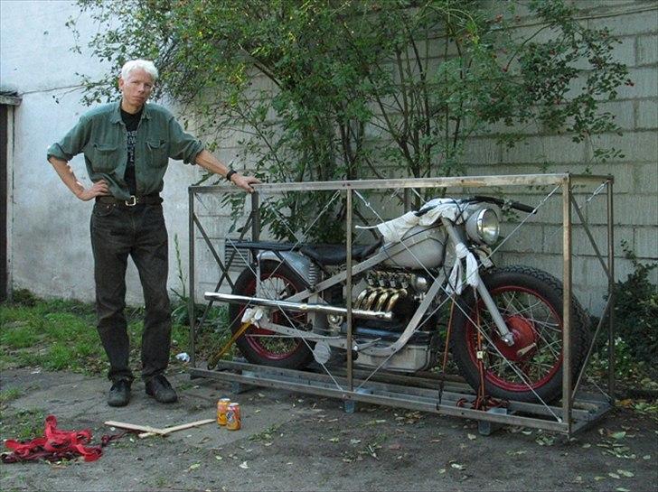 Nimbus Bobber - Transportkasse der kan adskilles og tages med på motorcyklen. billede 6