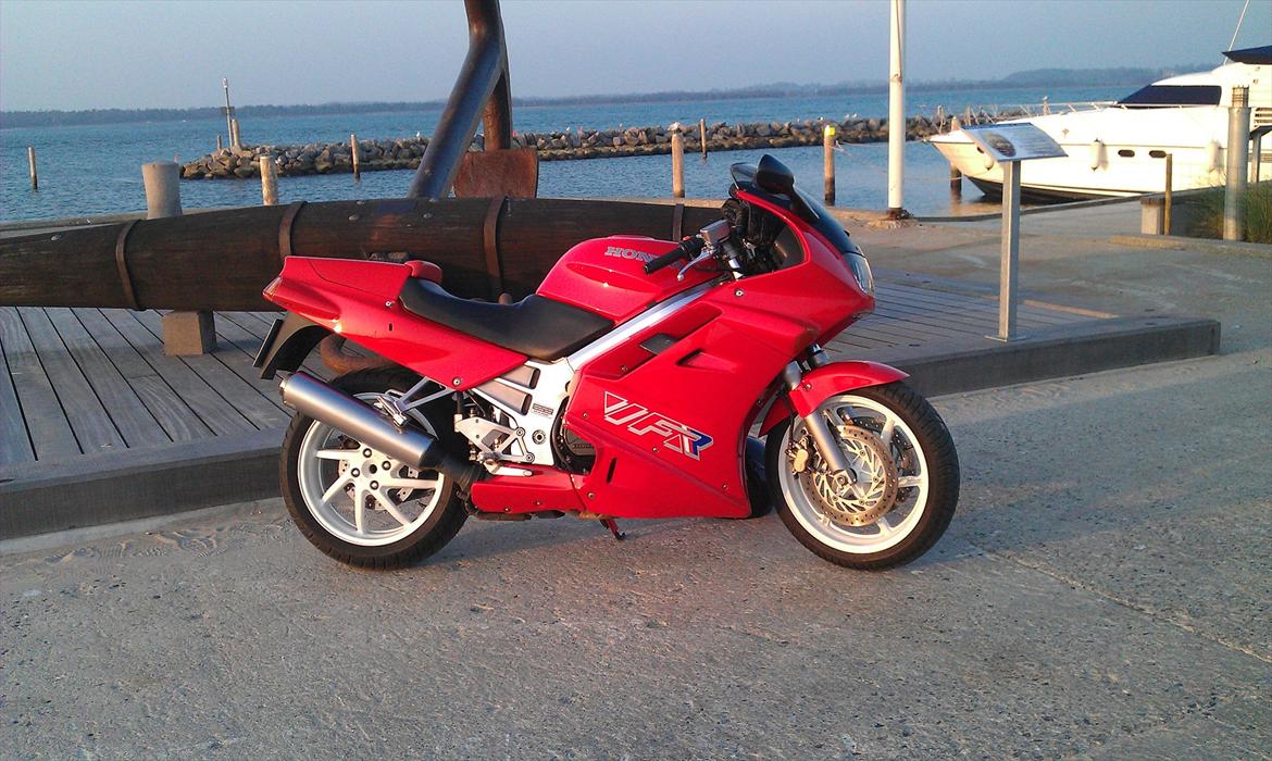 Honda VFR RC36 billede 2