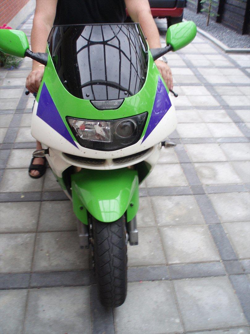 Kawasaki Ninja ZX9R billede 4