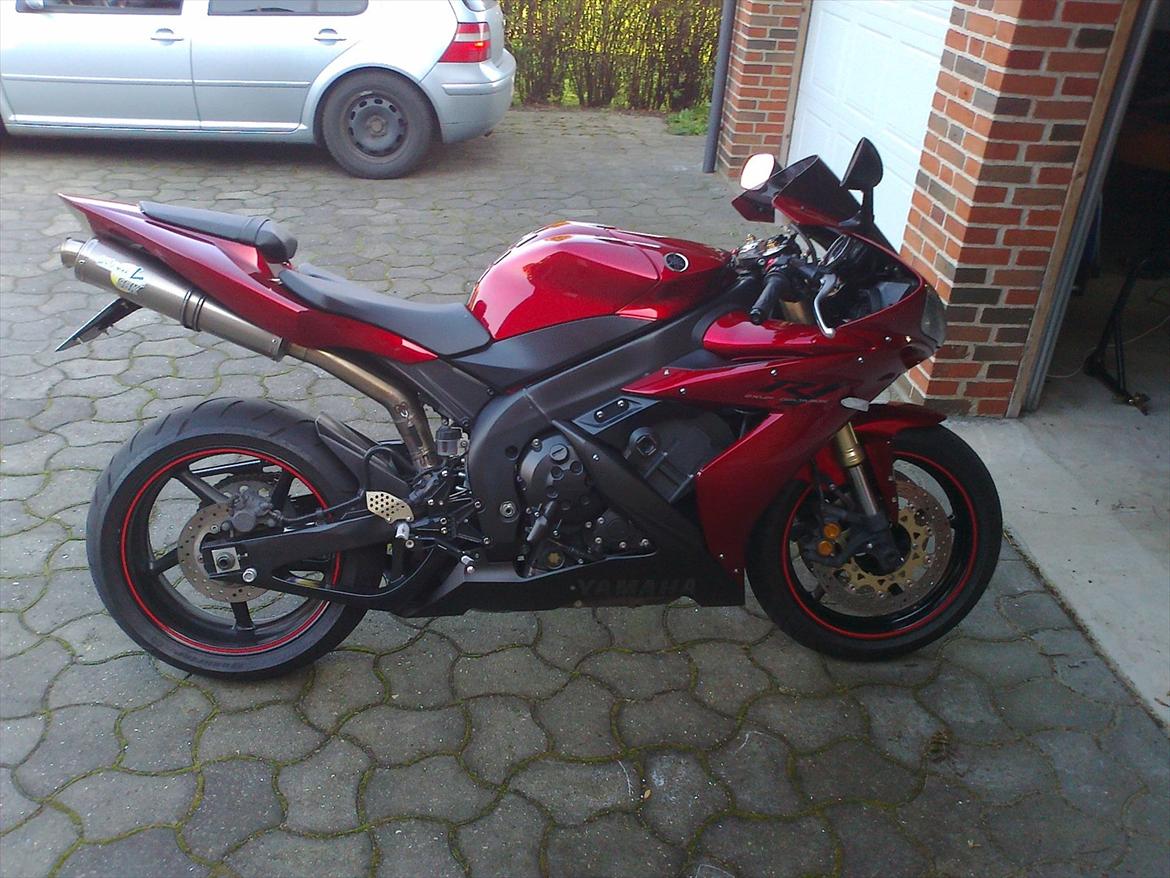 Yamaha YZF R1 billede 1