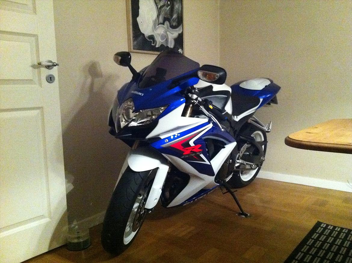 Suzuki GSXR 600 - så er 2011 slut vi ses i 2012.. billede 16