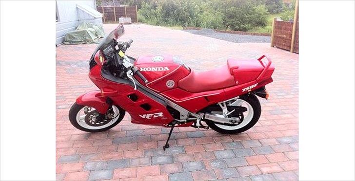 Honda VFR 750 F RC24 billede 3