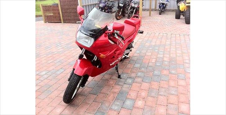 Honda VFR 750 F RC24 billede 4