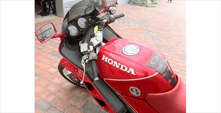 Honda VFR 750 F RC24 billede 5