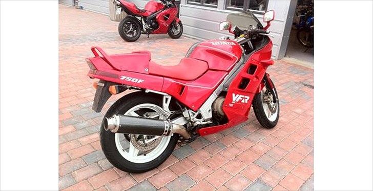 Honda VFR 750 F RC24 billede 6