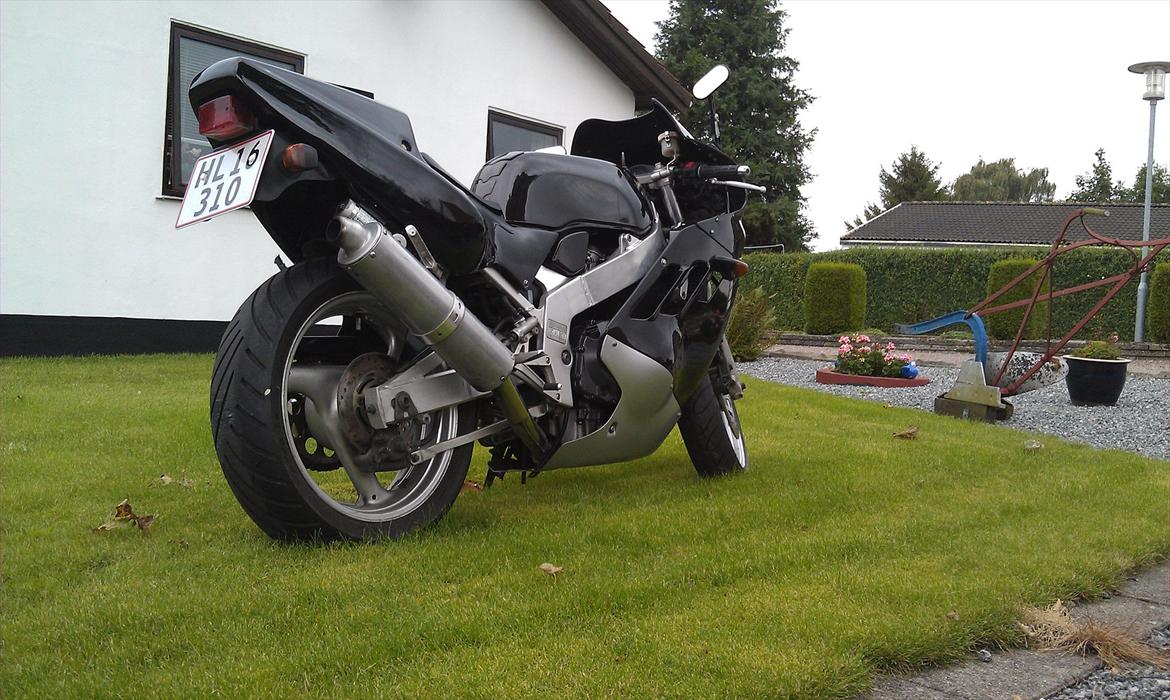 Suzuki GSX R 400 R - solgt billede 1
