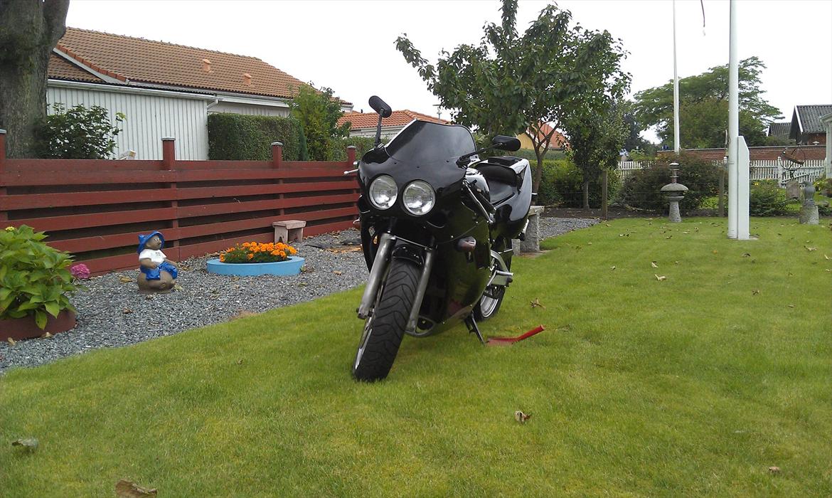 Suzuki GSX R 400 R billede 3