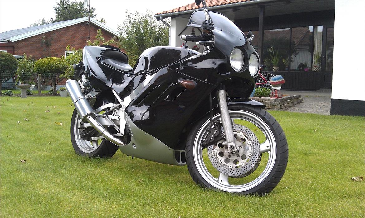 Suzuki GSX R 400 R billede 5