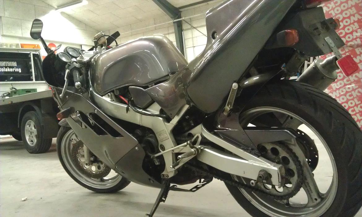 Suzuki GSX R 400 R billede 17