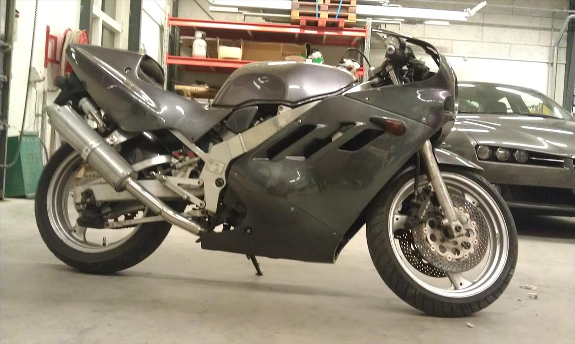 Suzuki GSX R 400 R billede 18