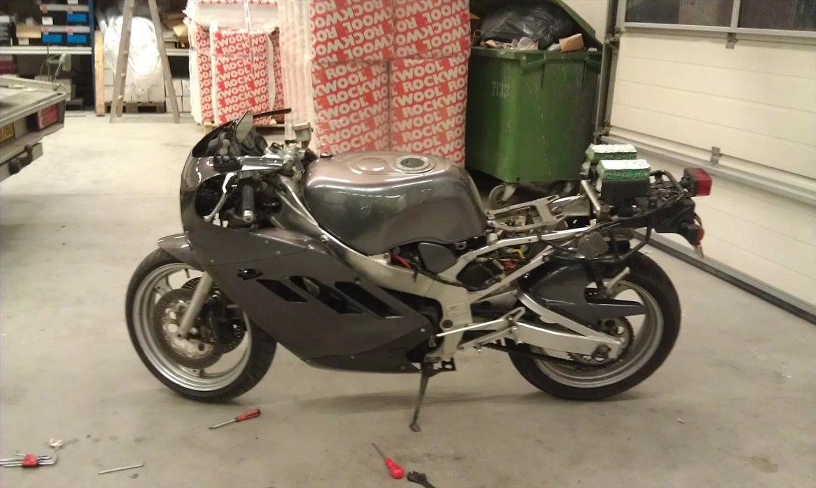 Suzuki GSX R 400 R billede 20