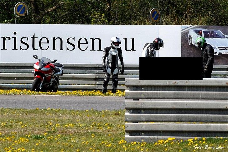 Yamaha YZF R6 - Inspicerer lige botanikken på Padborg park. Ikke noget at rapportere der. billede 4