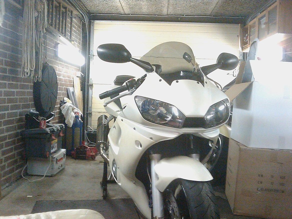 Yamaha YZF R6 - Ny uniform skal der til billede 5