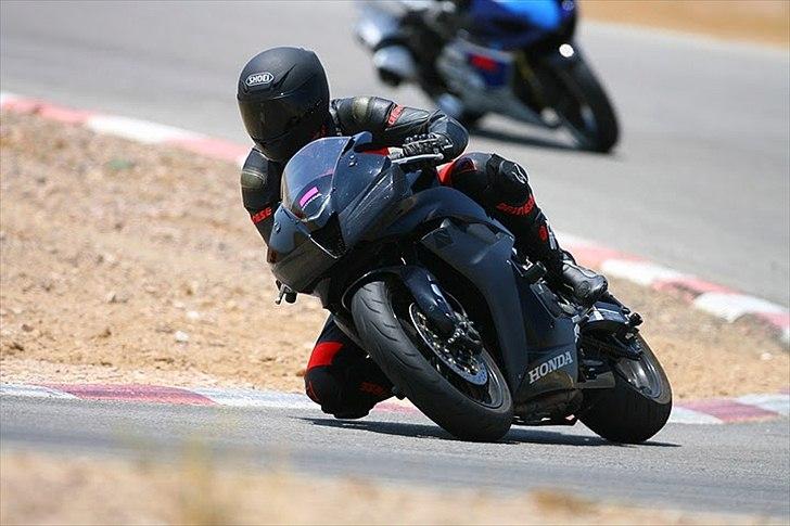 Honda CBR600RR - Track day at Willow Springs Raceway, southern California USA billede 3