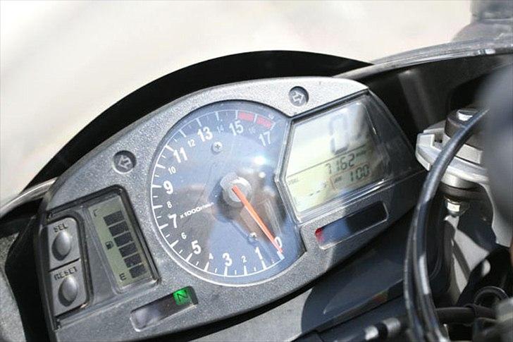 Honda CBR600RR - 17,000 RPM Redline and a real fuel gauge billede 8