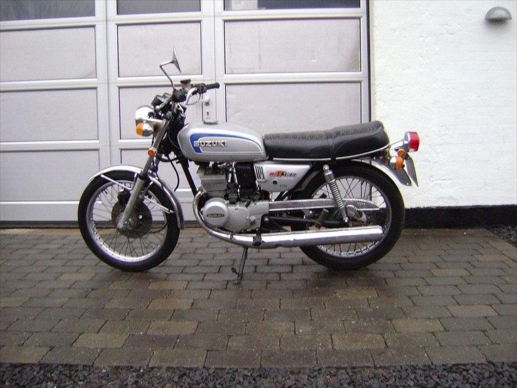 Suzuki GT125 billede 2