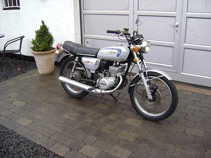 Suzuki GT125 billede 3