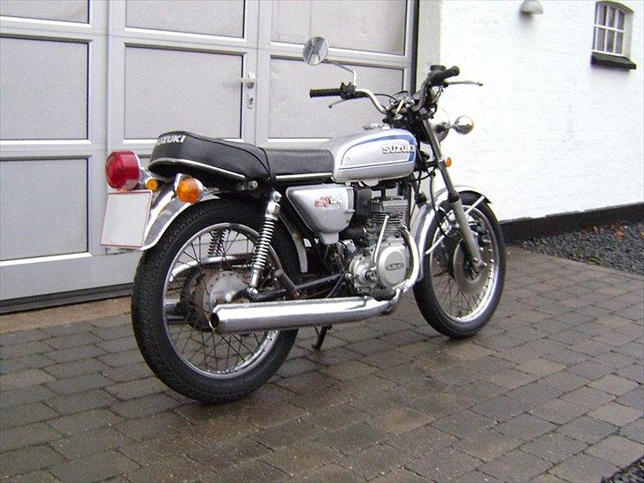 Suzuki GT125 billede 4