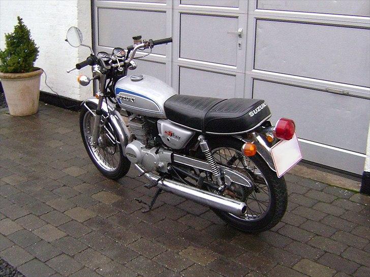 Suzuki GT125 billede 5