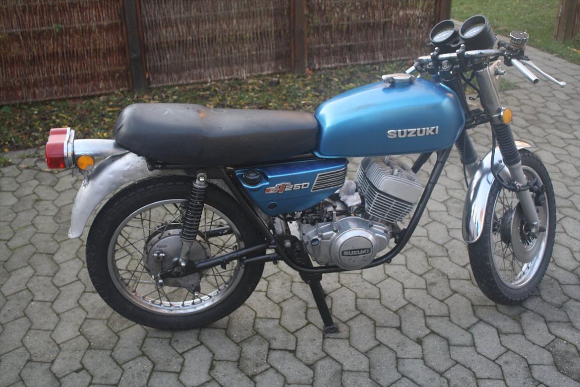 Suzuki gt 250 (SOLGT) billede 1